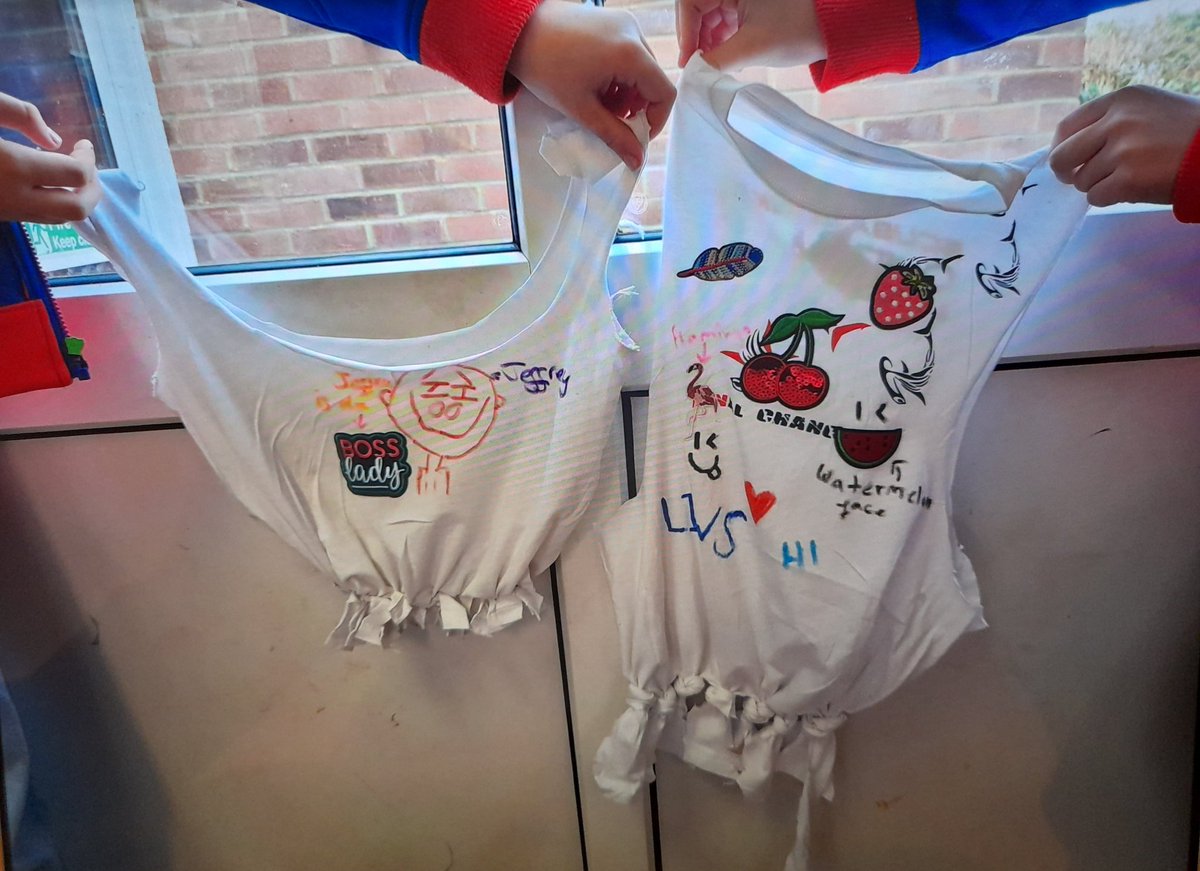 GirlguidingWS's tweet image. Pitton Guides took part in #GGSWExTheSwish making Paper necklaces, denim desk tidies and bags from 👕 s. They also learnt about #fastfashion and held  Swish #swapshop 
@GirlguidingSWE