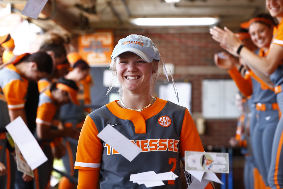 First time mommy 🧡🧢 <a href="/Laura_Mealer5/">Laura.💋</a>