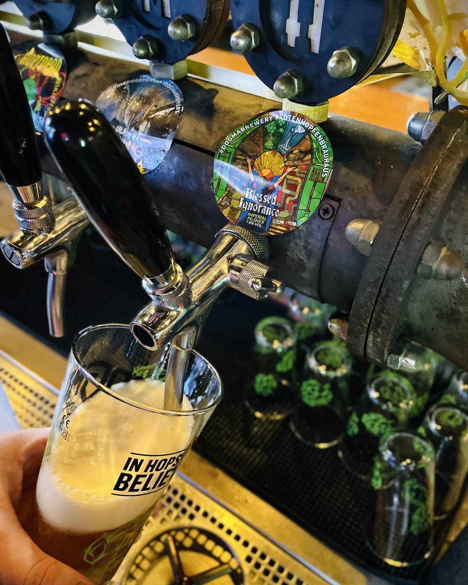 Dve reči: IMPERIAL PILSNER. 🤘

7,8% alkohola, dovoljno da dokrajičimo ponedeljak?