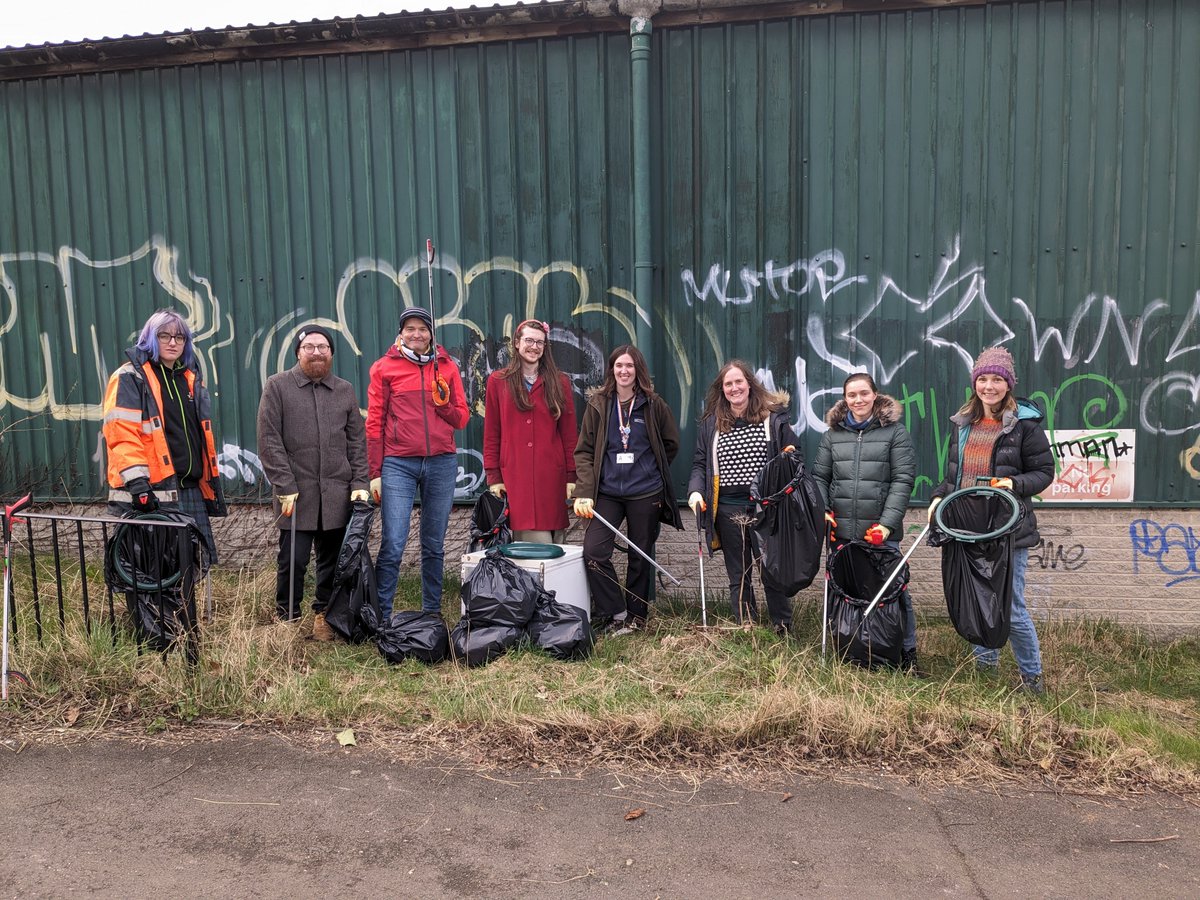 SheafBank's tweet image. One of our tenants has started a monthly lunchtime litter pick around the area local to Sheaf Bank. The first session was last week with 5 bags picked by 10 volunteers! Well Done!

The next one will be on Wednesday 27th March.  
Please meet outside the Estate Office at 12.30pm