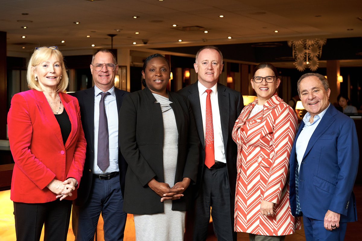 Our @MitchBlaser was delighted to host a Bermuda dinner for visiting @LloydsofLondon CEO John Neal with Governor @RenaLalgie & @USConsHamilton’s Karen Grissette. As a member of Bermuda, London & US markets, Mosaic is proud to promote mutual links & synergies