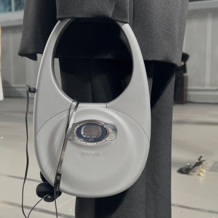 dearvotion's tweet image. coperni’s signature swipe bag has seen a variety of iterations, from sculptural glass and fully-functioning cd player to meteorite rock and now appears with a construction of 99% air.