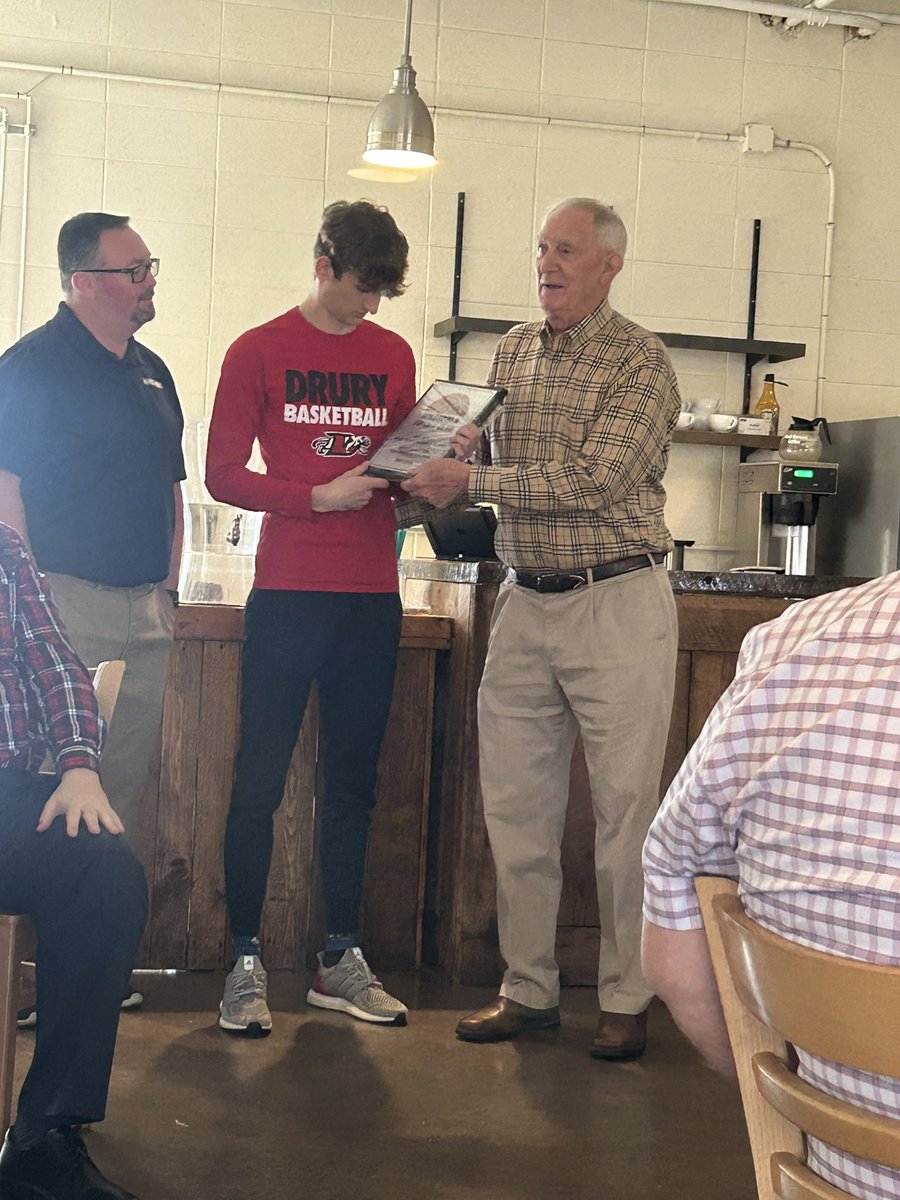 ashgrove_bb's tweet photo. Congrats to Brady Nicholson for being recognized by the Tip-Off Club as Area Player of the Year! https://t.co/JbsYH9I8bM