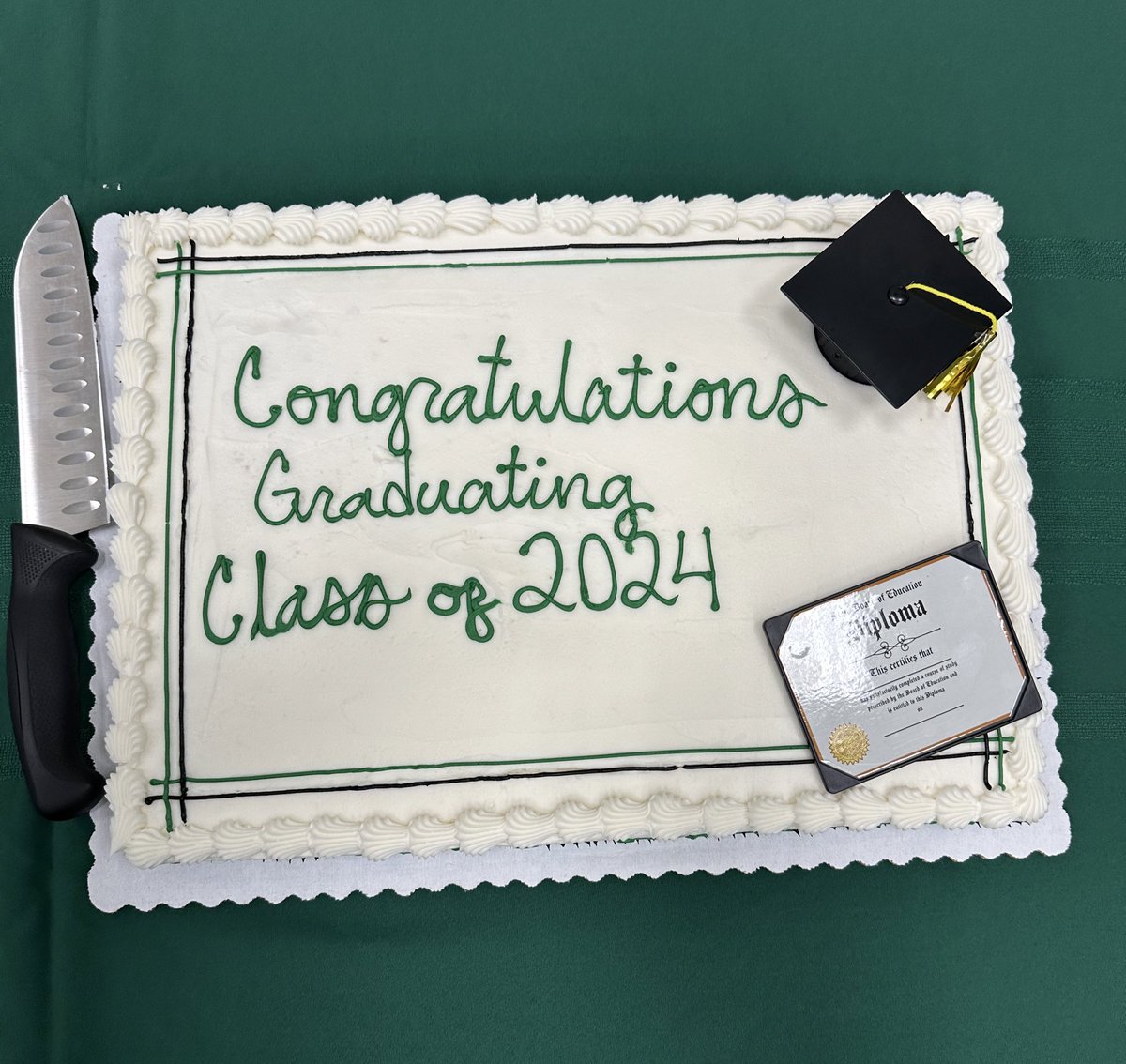 JostensJRay's tweet image. Test score 💯 for the Class of 2024 at Paradise High…
One of a kind graduation delivery ceremony this morning was such a fun way to celebrate this incredible class and also great practice for May! 
Fantastic job by all! 🎉💚💍🎓💍💚🎉
#HighSchoolEssentials #C2G #myJostens