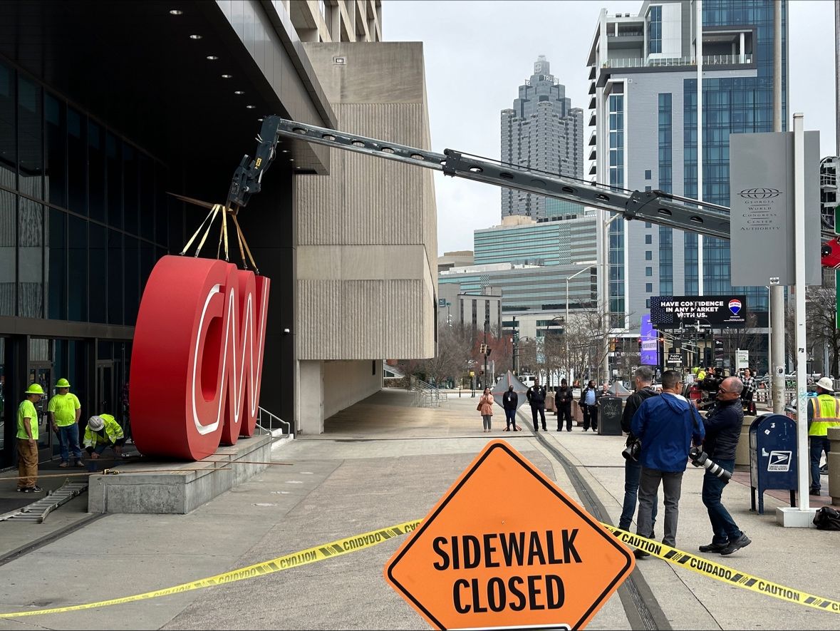 ThomasDBradley's tweet photo. Welp! They finally removed the iconic @CNN logo letters outside of the @CNNCenter in @downtownatlanta. I started my full-time career in television in this building. The skyline will be totally different in my hometown of @CityofAtlanta. #CNN #CNNCenter https://t.co/9gFJUNbwJY