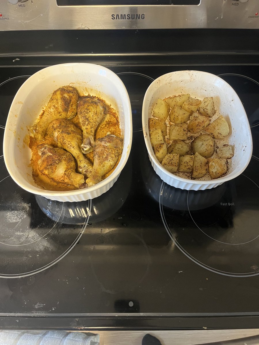 A little chicken and cubed potatoes. Seasoned with… everything I had 😊 #HappyMonday