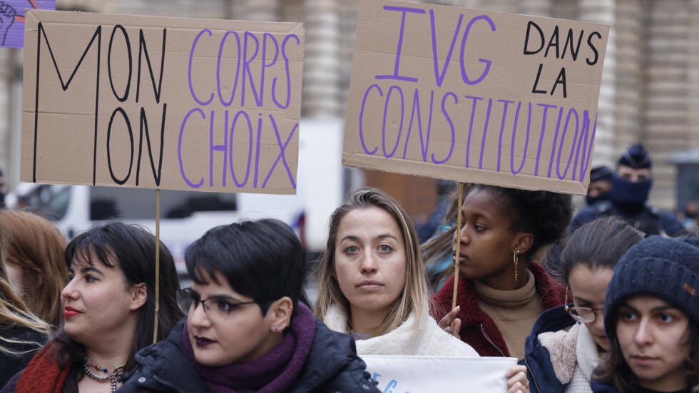 Francia 🇫🇷 se convierte en el primer país en el mundo que blinda el derecho al aborto al incluirlo en la Constitución. Es una decisión histórica que no tiene precedentes a nivel internacional.

Ojalá sea el primer país de muchos. La maternidad será deseada o no será💚💜📢