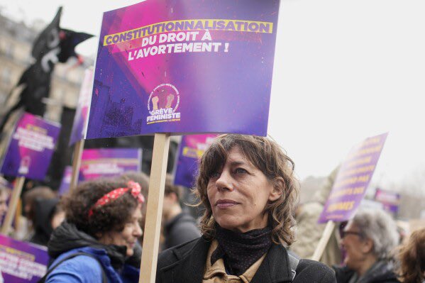 marianaliru's tweet photo. Francia 🇫🇷 se convierte en el primer país en el mundo que blinda el derecho al aborto al incluirlo en la Constitución. Es una decisión histórica que no tiene precedentes a nivel internacional.

Ojalá sea el primer país de muchos. La maternidad será deseada o no será💚💜📢 https://t.co/ePQZdpysde
