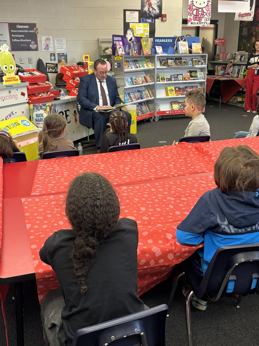 A big thank you to the Mayor of the City of Canton, Mayor William Sherer II, for reading to some of our students today! We appreciate you kicking off our Read Across America Week! <a href="/CCS_District/">Canton City Schools</a>
