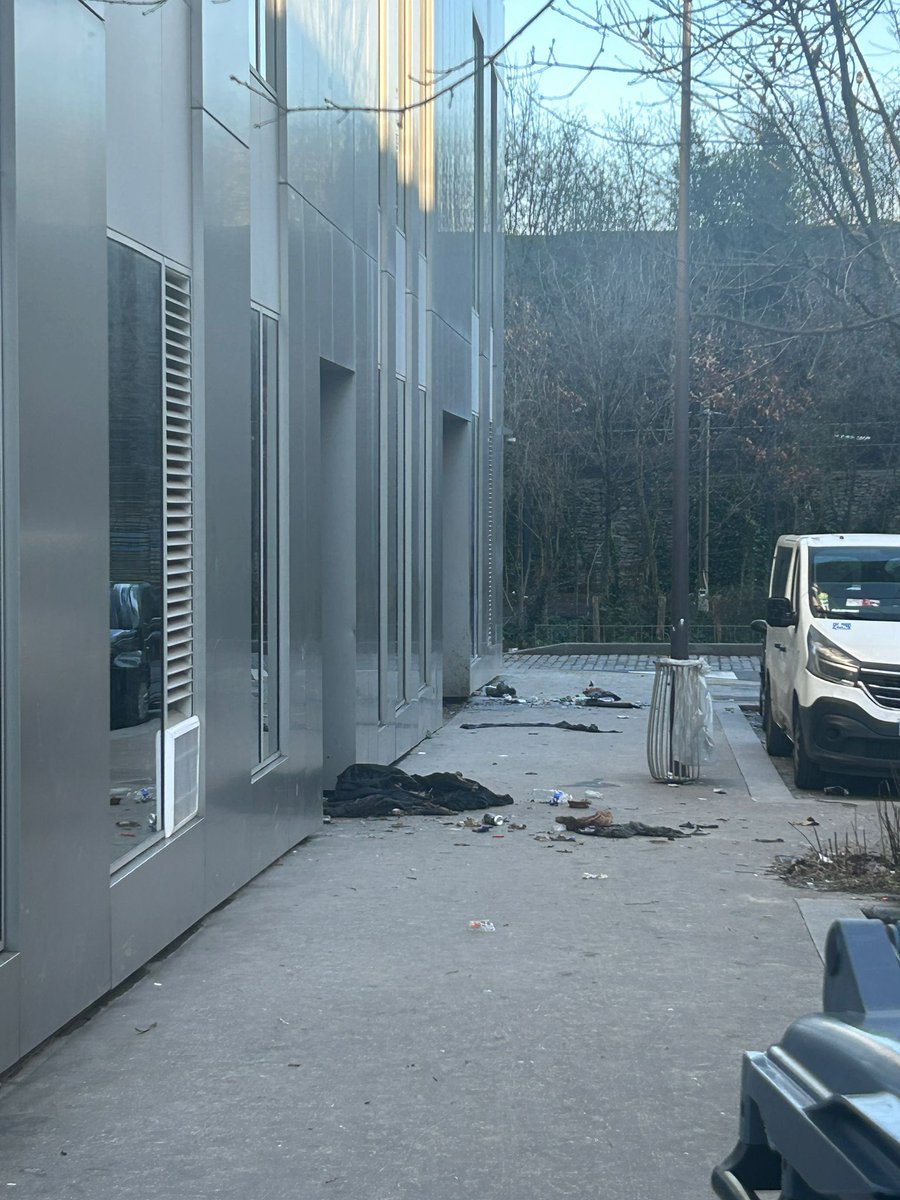 RosaCraque's tweet photo. Un matin comme tant d’autres à Rosa Parks! La misère humaine….
Les riverains subissent encore et encore… @FrancoisDagnaud @egregoire @Mairie19 @ARS_IDF #rosacraque #JO2024 https://t.co/0kzHBVfrbN