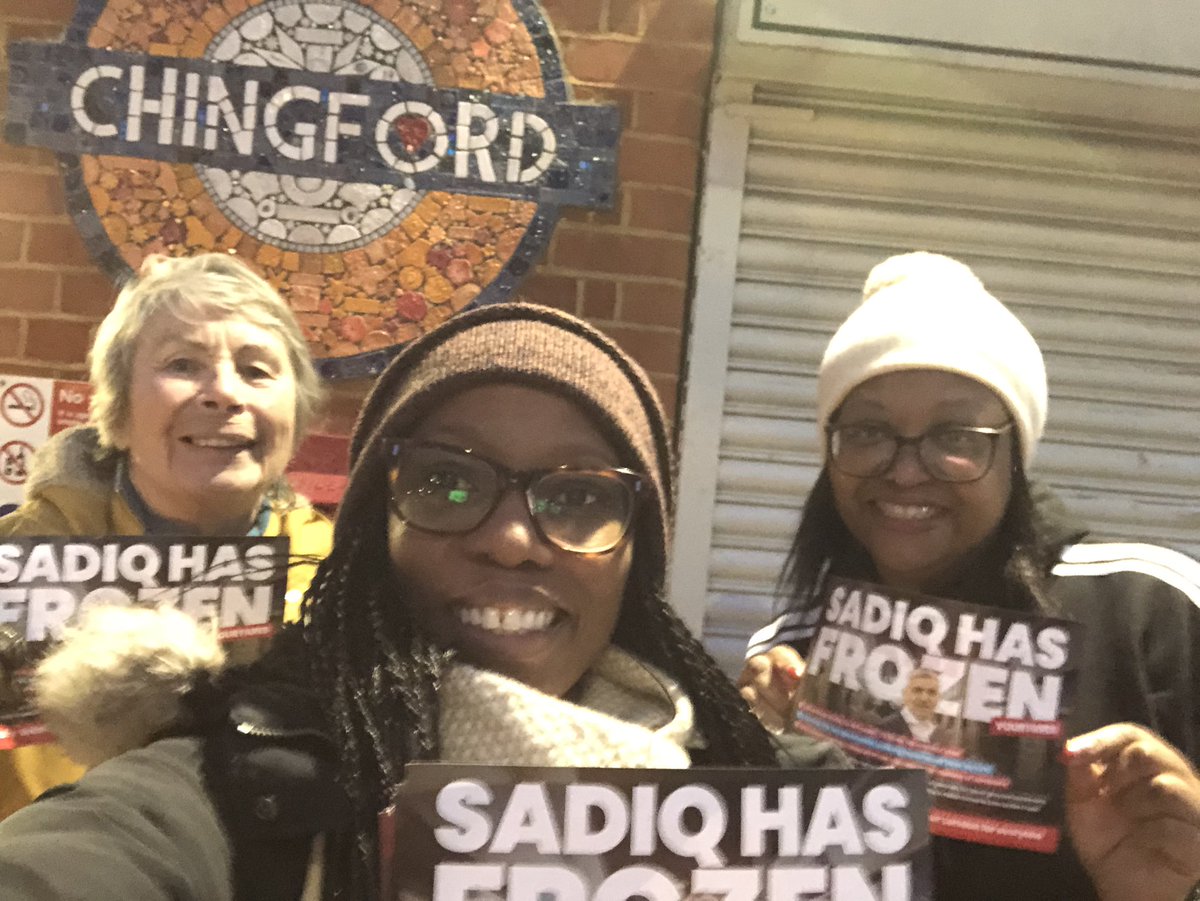 Evening shift with @ElizabethBapti4 at Chingford station, talking to constituents about @SadiqKhan freezing @TfL fares, while the Tories forces a 4.9% increase on national rail. Vote Labour on 2 May for affordable public transport and a Mayor who will defend *all* Londoners