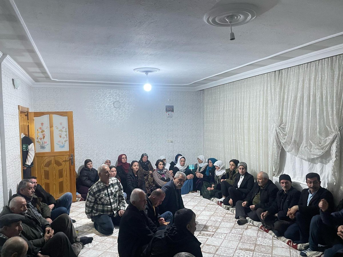 DbpEdremit's tweet photo. Edremit Süphan ve yeni mahalle partimize kapısını açan halkın sorunlarına çözümü  DEM parti https://t.co/nsjWiYBe86