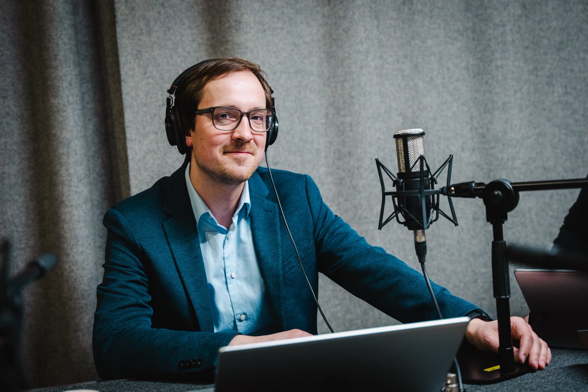 🎙️ <a href="/SuddenLightsLV/">Sudden Lights</a> vokālists Andrejs Reinis Zitmanis par tehnoloģijām ikdienā un mūzikā #DigitālāsBrokastis podkāstā. Kā AI ietekmēs mūziku? Vai īstas rokzvaigznes ir mirušas? Noklausies aizraujošo sarunu #Spotify: open.spotify.com/episode/7n8DCT…

Foto (c) Toms Sics / <a href="/LatvijasRadio1/">Latvijas Radio 1</a>