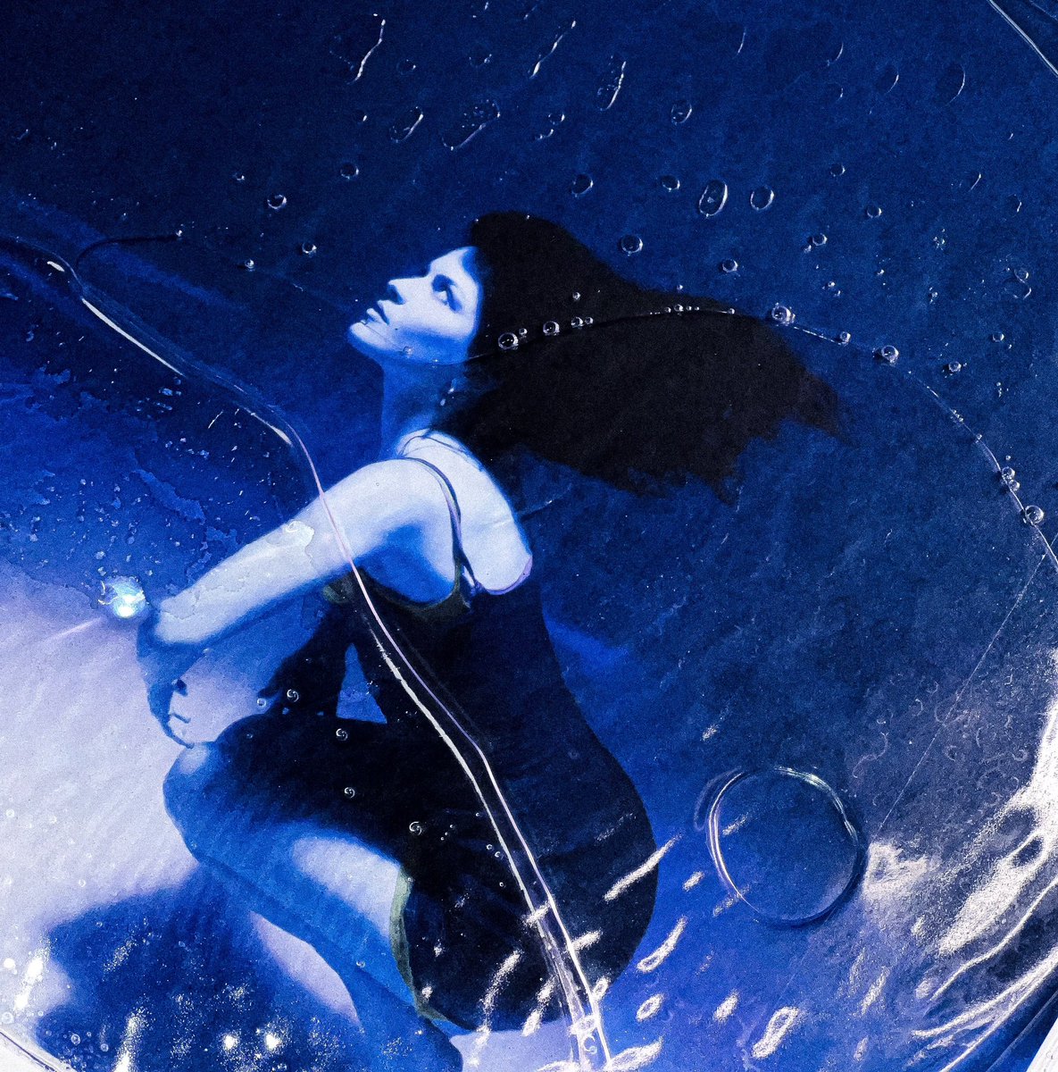 alejandrosvinyl's tweet photo. the marias (@themarias) — submarine opaque blue vinyl with a liquid sleeve 

https://t.co/GGkj0YQPRT https://t.co/wl5Pz7mwbd