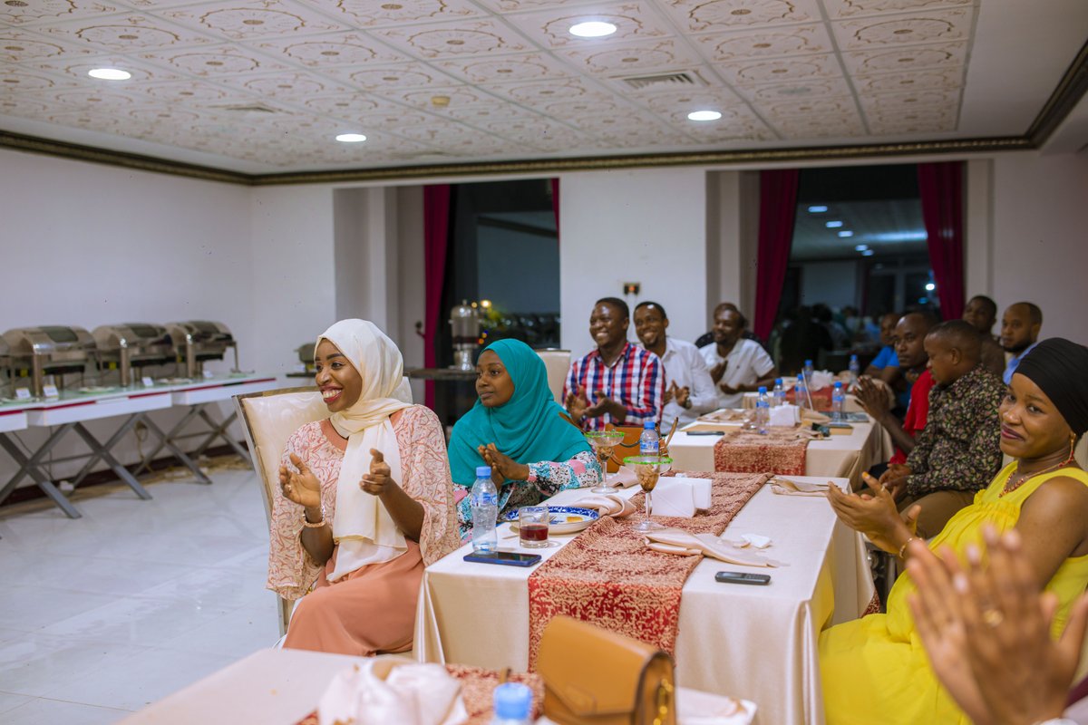 zanlink_l's tweet photo. End of the Year Dinner Party! #celebrate #party #zanlink https://t.co/iQ2SC9Lzj0