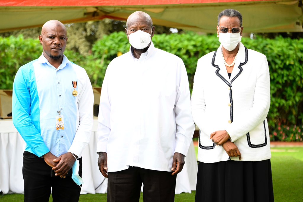 During the cabinet sitting at Entebbe this afternoon, I awarded Mr. Abdul Katabaazi, a boda boda rider, the Nalubaale Medal for his courageous act. At great personal risk, he pursued and intercepted the murderers responsible for the tragic death of Eng. Daniel Bbosa, leader of