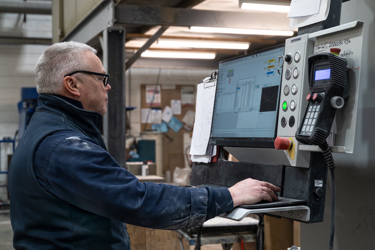 Behind the scenes🎬 Take a look at Neil programming our Intermac Master 33 CNC machine to produce a sink cut out for our client. If you're in the market for a new island, contact info@dalesofthirsk.co.uk and one of our expert stonemasons will be in touch📧 📸 Bode Contracts