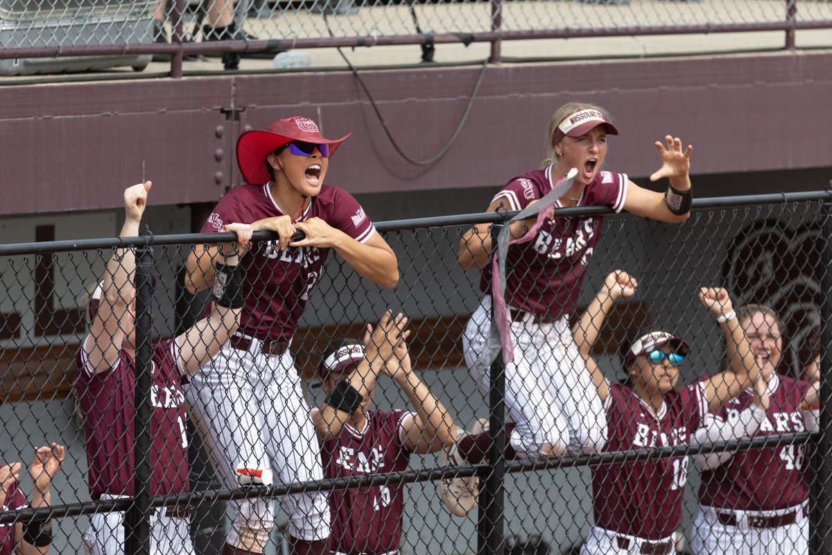 MoStateSoftball's tweet photo. 𝐓𝐡𝐞 𝐥𝐨𝐧𝐠𝐞𝐬𝐭 𝐡𝐨𝐦𝐞 𝐰𝐢𝐧 𝐬𝐭𝐫𝐞𝐚𝐤 𝐢𝐧 𝐍𝐂𝐀𝐀 𝐃𝐢𝐯𝐢𝐬𝐢𝐨𝐧 𝐈 𝐛𝐞𝐥𝐨𝐧𝐠𝐬 𝐭𝐨 𝐭𝐡𝐞 𝐌𝐢𝐬𝐬𝐨𝐮𝐫𝐢 𝐒𝐭𝐚𝐭𝐞 𝐁𝐞𝐚𝐫𝐬 🐻

#Team56 | #Summit https://t.co/UZVKosWuXn