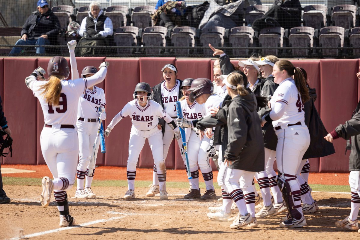 MoStateSoftball's tweet photo. 𝐓𝐡𝐞 𝐥𝐨𝐧𝐠𝐞𝐬𝐭 𝐡𝐨𝐦𝐞 𝐰𝐢𝐧 𝐬𝐭𝐫𝐞𝐚𝐤 𝐢𝐧 𝐍𝐂𝐀𝐀 𝐃𝐢𝐯𝐢𝐬𝐢𝐨𝐧 𝐈 𝐛𝐞𝐥𝐨𝐧𝐠𝐬 𝐭𝐨 𝐭𝐡𝐞 𝐌𝐢𝐬𝐬𝐨𝐮𝐫𝐢 𝐒𝐭𝐚𝐭𝐞 𝐁𝐞𝐚𝐫𝐬 🐻

#Team56 | #Summit https://t.co/UZVKosWuXn