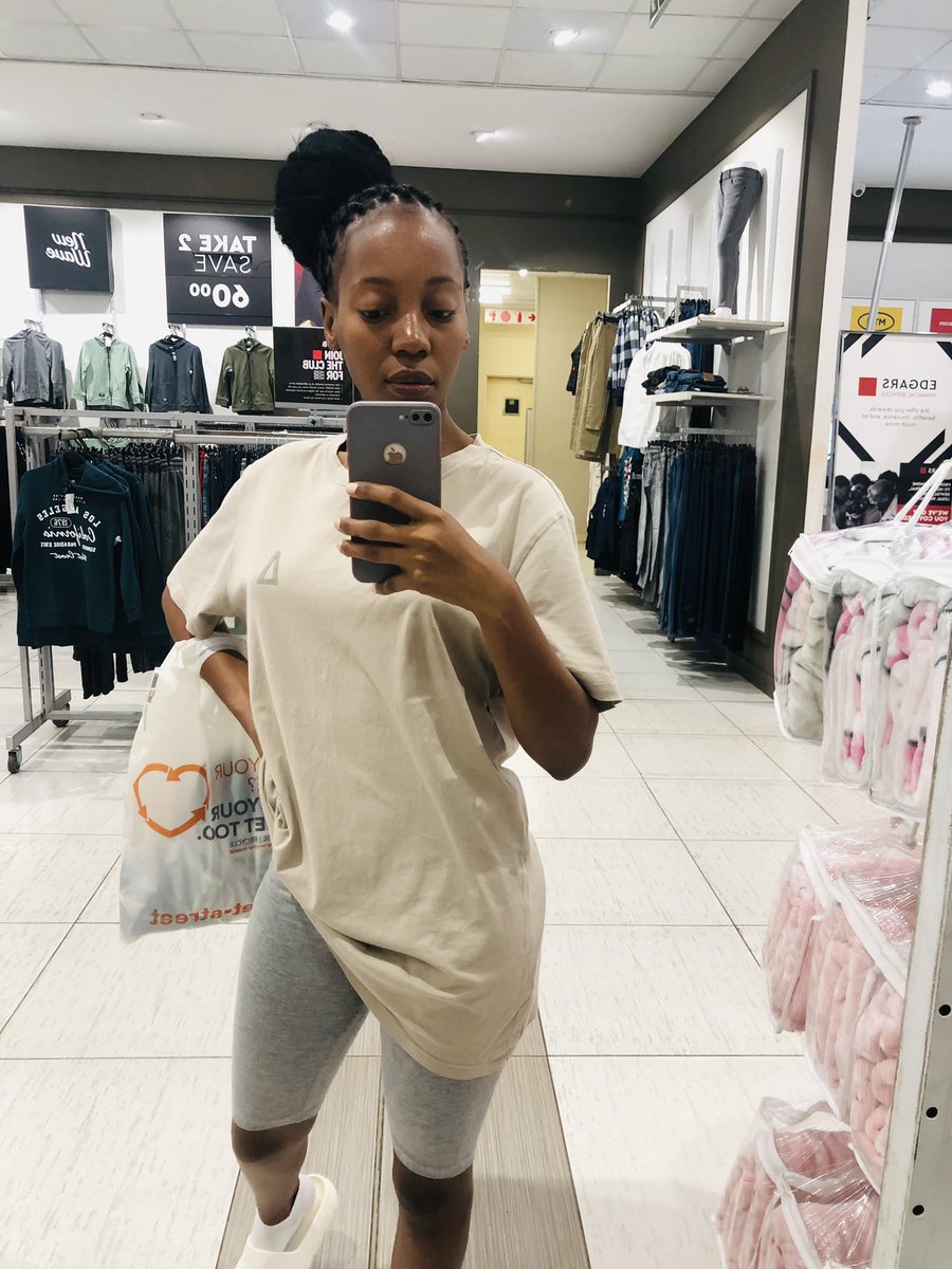 boitshepho_'s tweet photo. 🩶🤍 https://t.co/9RyLFGg2af