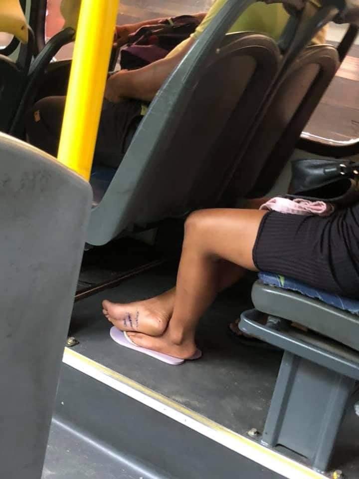 essa sabe muito, tá? 🤣🤣🤣🤣🤣🤣

a filha de oxum mais fraca