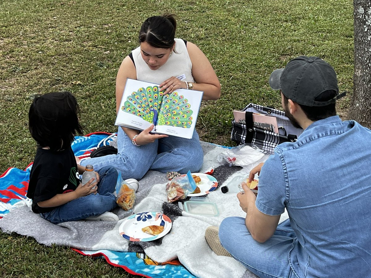 Sharon_2113's tweet photo. It’s Read Across America week and our PK Hawk families are having a reading picnic outside! ☀️🧺📚 https://t.co/mZk3pGV75A