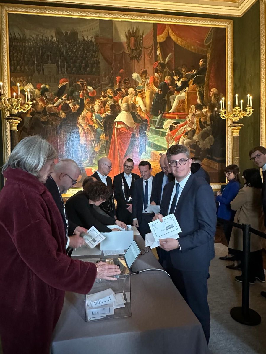 Le #congres a adopté aujourd’hui le projet de loi constitutionnelle relatif à la liberté de recourir à l’interruption volontaire de grossesse : une décision historique et une victoire pour le droit des femmes mais aussi pour notre pays, 1er au monde à garantir cette liberté #IVG