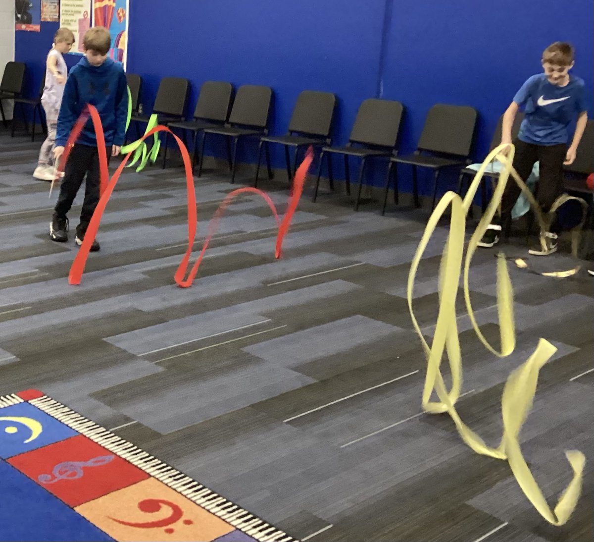 bwsapp94's tweet photo. #team512,@theSMSD,@BriarwoodElem,@Bulldogs512

Briarwood Elementary students manipulating ribbons with Lunar New Year music in February. https://t.co/mrSReLRejW
