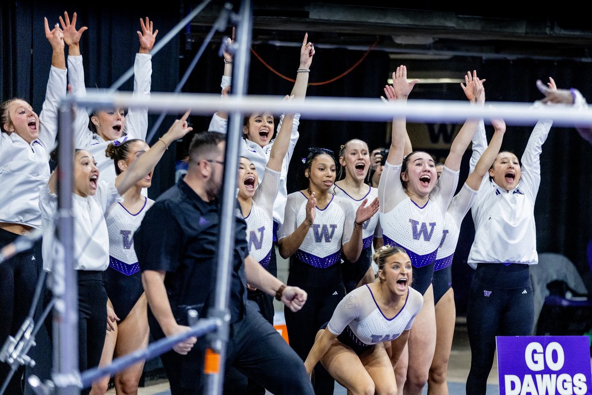 Always great energy when <a href="/UWGymnastics/">Washington Gymnastics</a> is in the house! <a href="/UWAthletics/">Washington Athletics</a> #GoHuskies x #WinWithin #GymDawgs