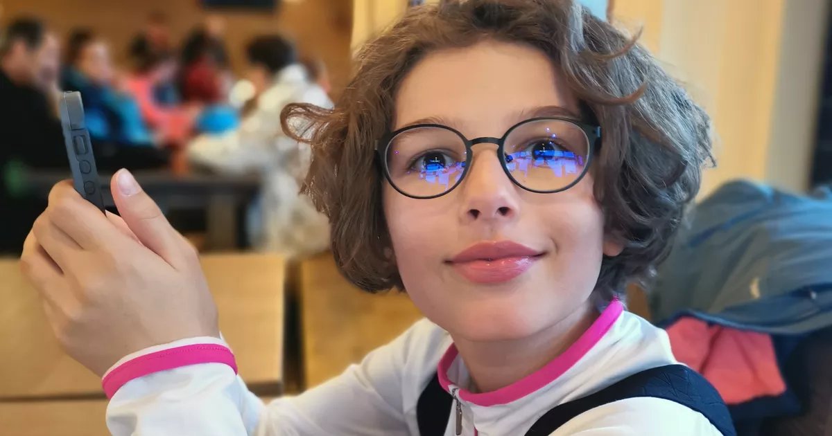 🇫🇷 FLASH - Une enseignante aurait participé au harcèlement de la petite Evaëlle, 11 ans, qui s'est suicidée en 2019. Elle aurait demandé à Evaëlle d'expliquer pourquoi elle se sentait harcelée devant toute sa classe. "Elle s'est fait huer, railler, moquer. Elle était en pleurs.