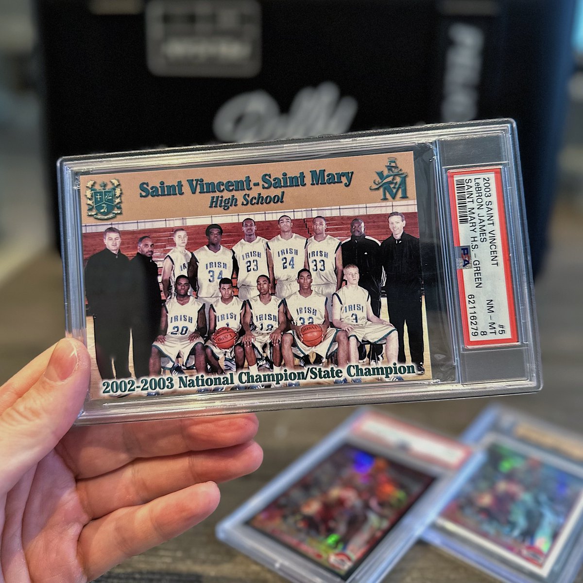 👑🚨 GIVEAWAY 🚨👑

LeBron hit 40K points, we haven’t done a giveaway in a minute...so lets do this:

One of the EARLIEST LeBron cards ever, the ’02/03 State Champs card. 1 of only 20 PSA 8s...

To Enter:

❤️ Like post
🔄 Retweet
🤝 Tag a friend

winner announced 3/4 @ noon

GL!