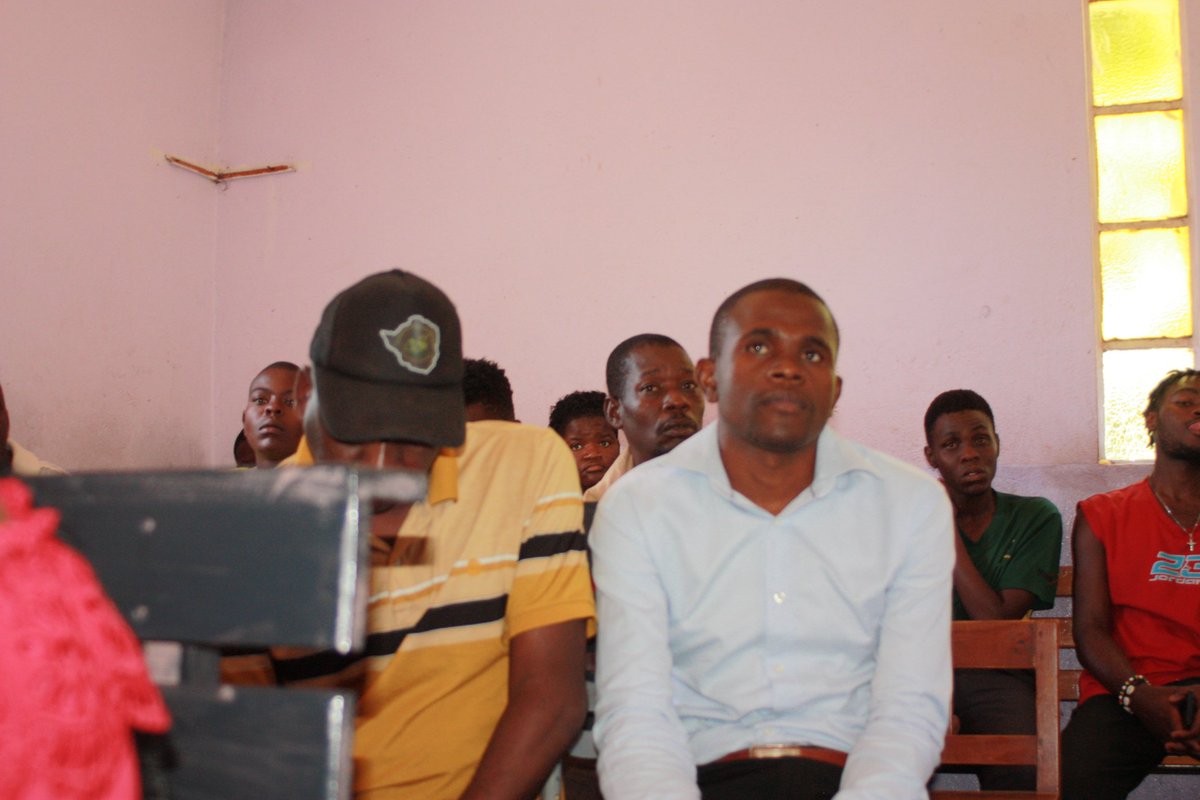 ManicaYouth's tweet photo. Today we conducted a community interface  diaogue in Sakubva in partnership @TIZim_info where we are strengthening citizens to fight all forms of corruption. https://t.co/jKHcIwwKeR