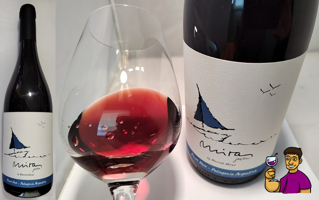fabianmitidieri.blogspot.com/2024/03/miras-…
Suave y bello Pinot Noir patagónico desde Mainqué (Río Negro) de aromas a frutillas y guindas con toques florales. En la boca se comporta ligero y con gran equilibrio. Cierra con cuerpo bajo, delicado, y persistencia media a alta.
