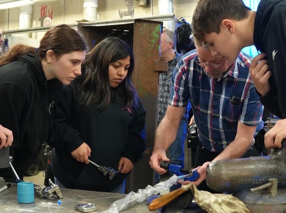 Welding innovation in action @TSTCareerTech! Check out how @CornellCNF & @Swagelok shared their expertise in Orbital Welding with our students!