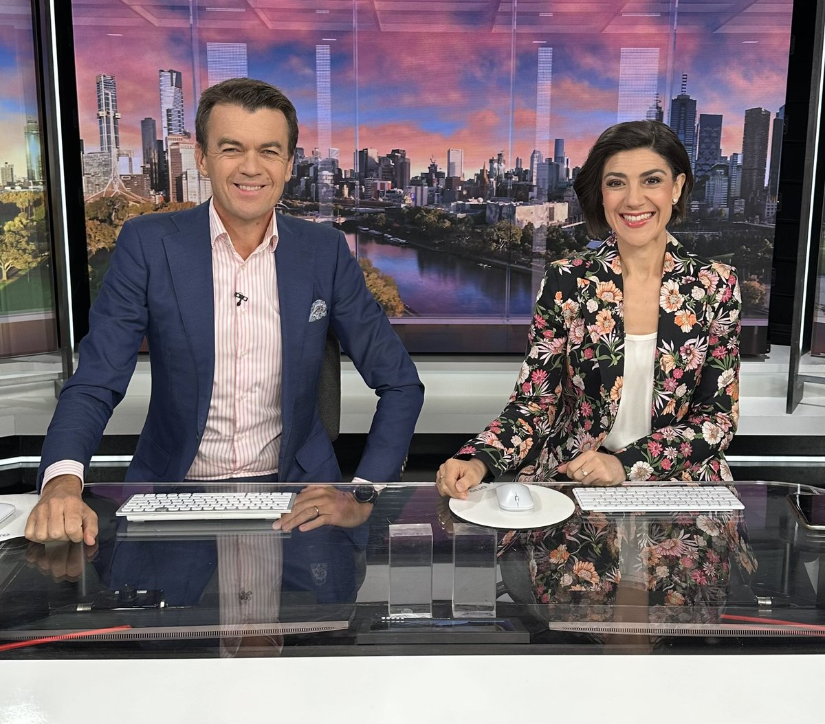 Aaand, a big welcome back to @rebsemma! She’s sharing the desk (and couch) today and tomorrow. @bridgeyb back on Thursday and Friday! You’re stuck with me every morning though… @abcnews