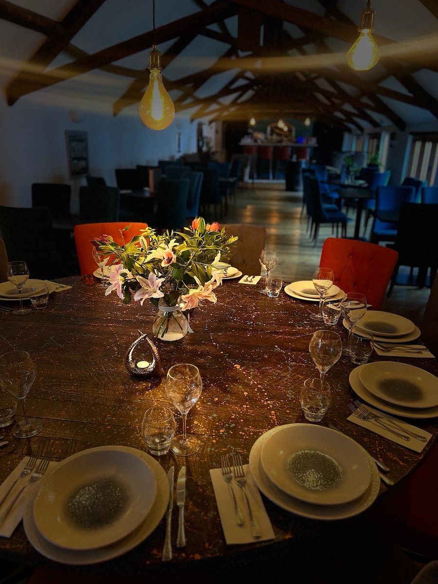 The Podshavers Chefs Table seats up to 10 people and is the statement piece of the restaurant, located at the far end of the barn. Our Crown Jewel ✨
Reservations can be made through our website
podshaversrestaurant.co.uk

#taunton #somerset #southwest #restaurant #foodie