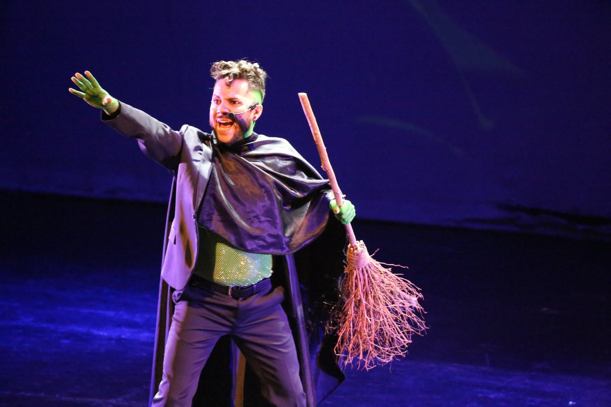 SargentoDan's tweet image. Desde hace unos meses estoy viviendo mi fantasía Broadway 😭