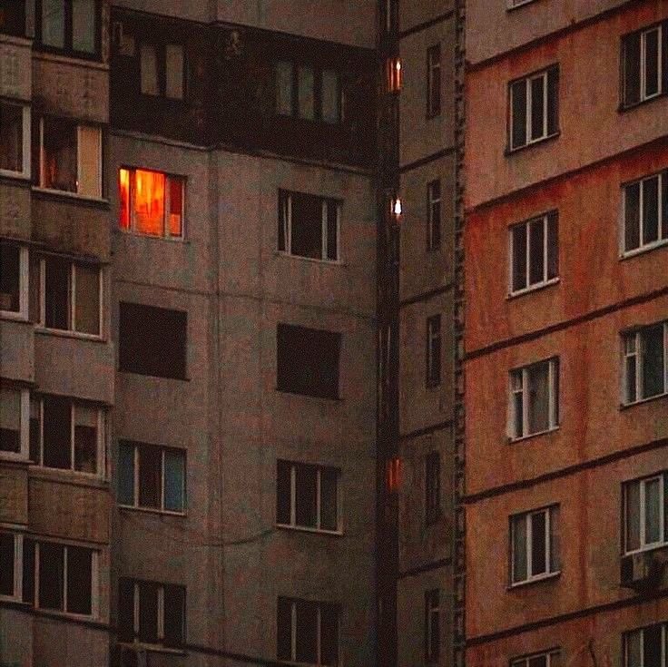 maru_shp's tweet photo. Он теперь навсегда будет смотреть на тебя как на «одно окошко из многоэтажек» https://t.co/XJieEvzp41