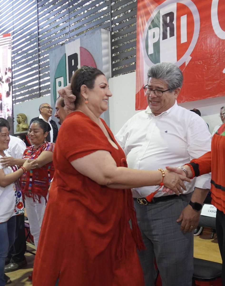 jaimeguerrero08's tweet photo. ⚠️‼️#Extra #Extra‼️⚠️

Alistan “caballazo” a dirigente interino, Javier Cacique y la candidata al @senadomexicano del @PRIOaxaca_.

Reunidos en el Hotel Misión de Los Ángeles están @JtoledoLuis, Elpidio Concha, @DavidMayren, @Heliodoro_hcde, para elaborar escrito a @alitomorenoc líder del @PRI_Nacional para pedir destitución de @Javier_CasiqueZ de la dirigencia interina y María del Carmen Ricardez. (@CarmelitaRicdzV) de la candidatura al Senado.

Proponen que Jorge Toledo sea próximo presidente del #PRI en Oaxaca.