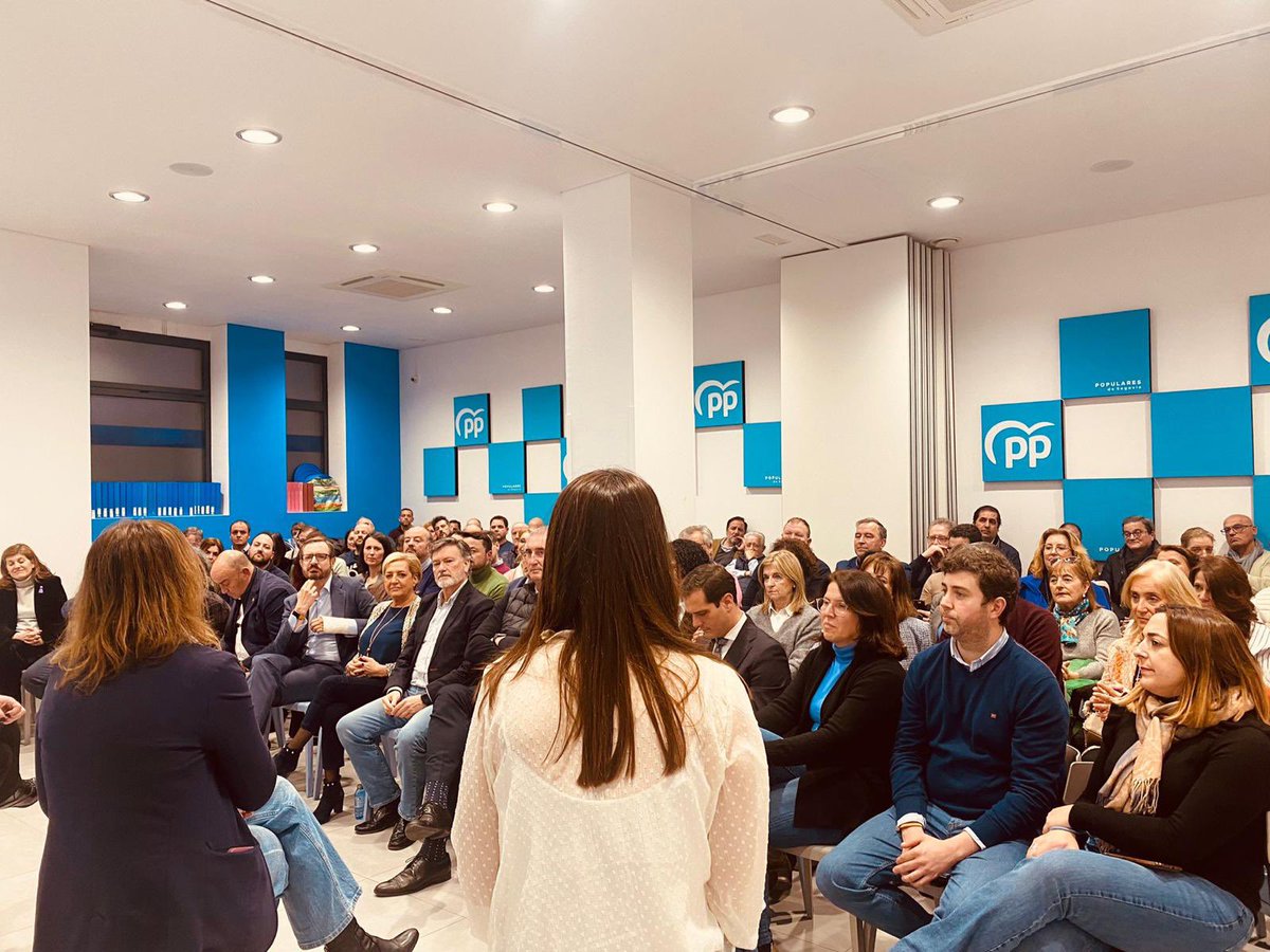 PPopularCyL's tweet image. Nos sentimos orgullosos de la Educación de #CyL, calificada con sobresaliente por el informe Pisa y que demuestra el gran trabajo de la #JCyL presidida por @alferma1.

El objetivo del @ppopular es fomentar una sociedad preparada para el futuro con una formación de calidad.