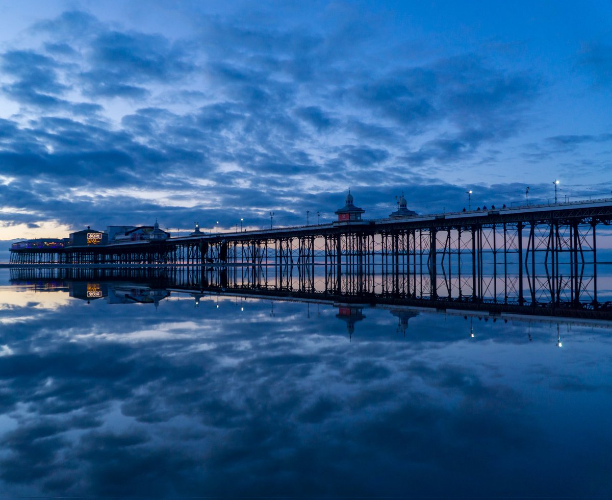 Here's a couple of reflection shots from last night at dusk. #Blackpool #dusk #Reflections #clouds #Blackpooltower #northpierblackpool #StormHour