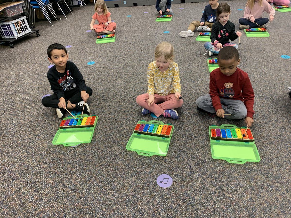 Kindergarten bell playing.  🎶 #Nfsquirepride ⁦<a href="/JaimeHoon/">Jaime Hoon 🖍</a>⁩
