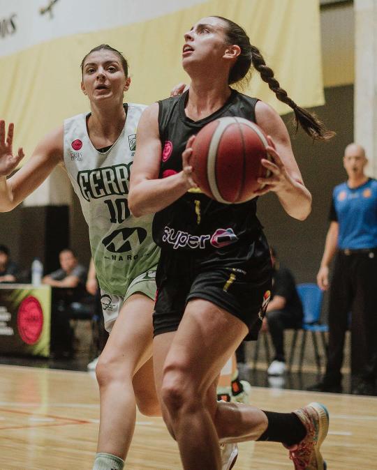 🏀 Liga Femenina Argentina

Gran distinción para Paloma Niz, quien ha sido incluída en el quinteto ideal de la Semana 8.
La actual integrante de @CuervoAchachay tuvo actuaciones descollantes ante Berazategui y Unión Florida lo que le significó está designación.

📸 <a href="/LFBArgentina/">La Liga Femenina</a>