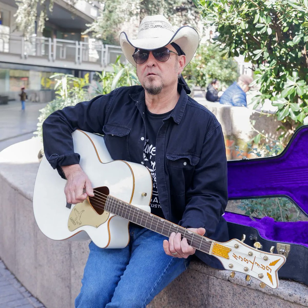 Este lunes en <a href="/20m/">20minutos.es</a> podéis leer la entrevista a Carlos Segarra, cantante de <a href="/LosRebeldesOfi1/">Los Rebeldes Oficial</a>,y yo tuve el placer de hacer las fotografías.
¡Estas son algunas de las mejores!
20minutos.es/noticia/522360…