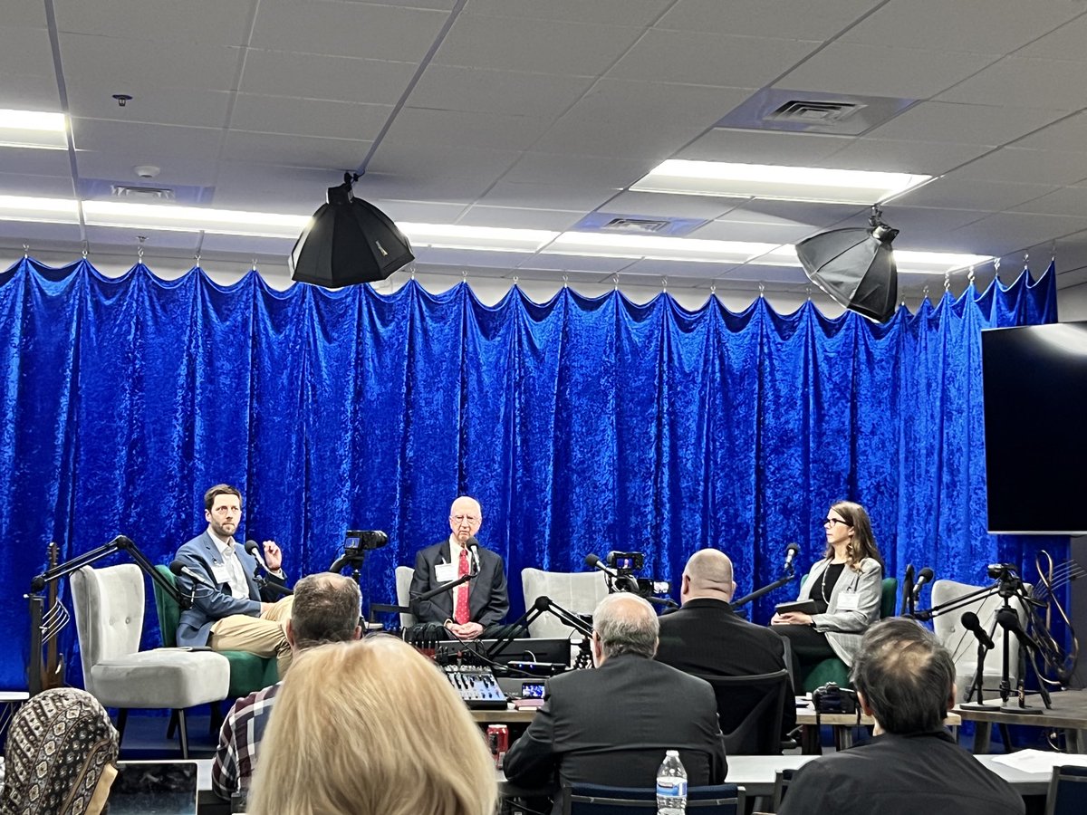 Wen_Xie_IPviews's tweet image. Judge Michel asks how many judges and law clerks have bothered to attend an @ipwatchdog event and learned about the developments in this critical sector as they will shape our legal and policy future in AI. #AIMasters