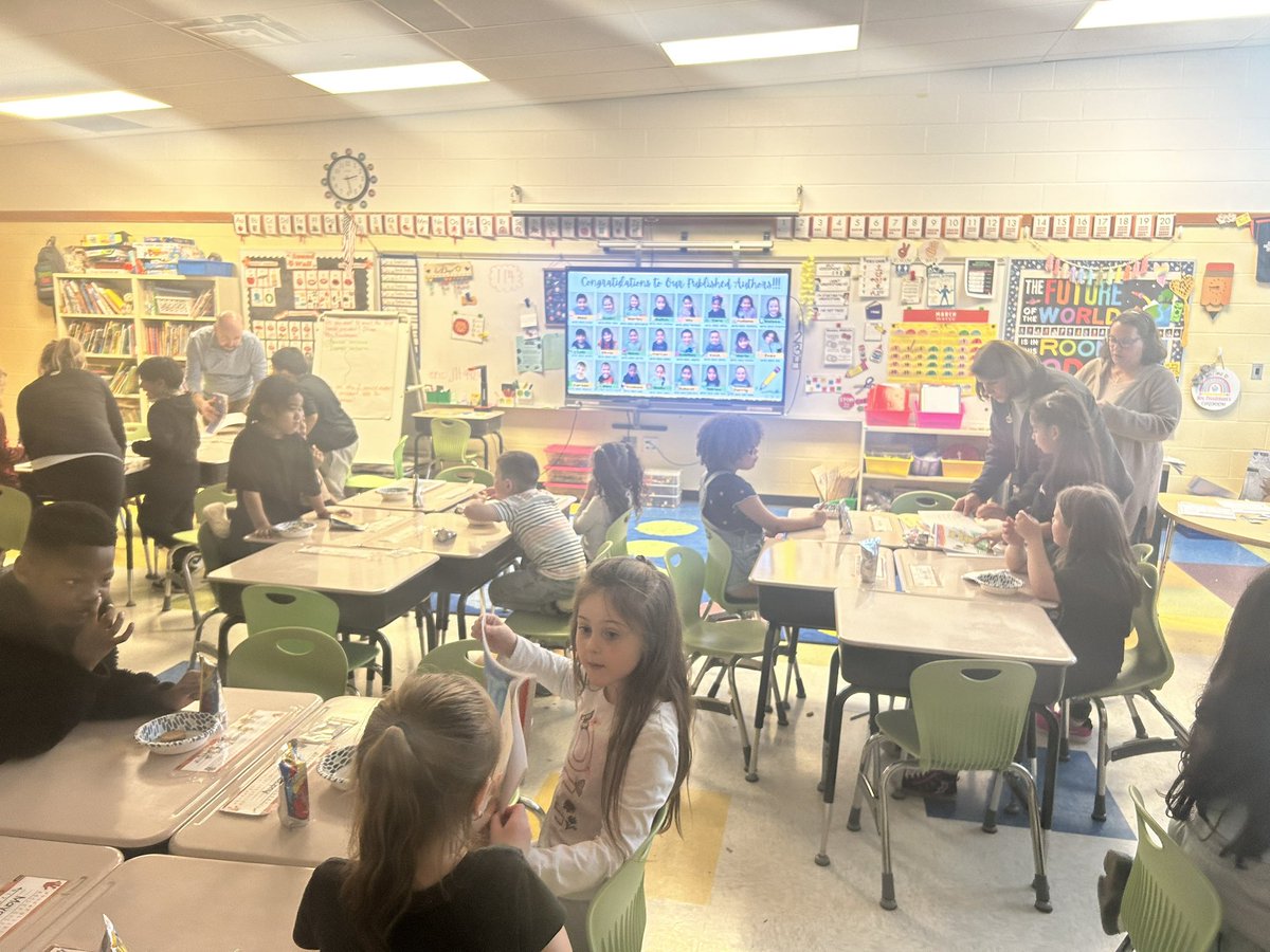 1st grade publishing party this afternoon in Mrs. Freudemann and Mrs. Schroeder’s class. I learned so much about penguins, snakes, and foxes by listening to them read their informational writing! ✏️ 🦊 🐍 Thank you for the invite! <a href="/mrsfreudemann/">Brittany Freudemann</a> <a href="/RyanBrittonEdu/">Ryan Britton</a> <a href="/Hamilton_HLE/">Highland Elementary</a>