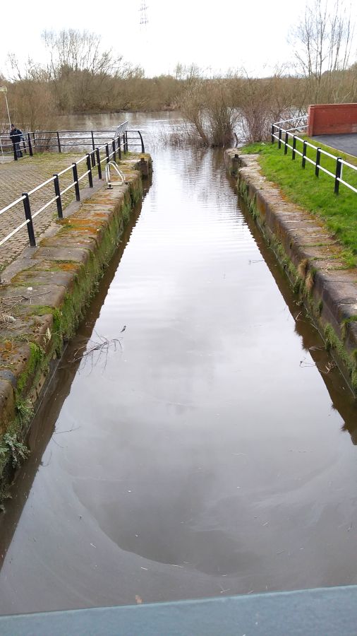 CHESTER.
Where the Shropshire Union Canal meets the Dee.
#Chester #Cheshire #ShropshireUnionCanal #RiverDee #waterways #Cheshire