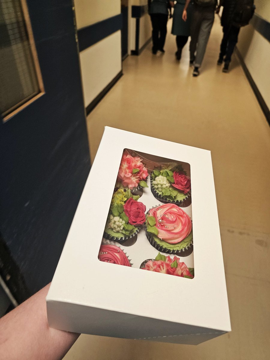 Dr_ErinLS's tweet image. Another baked goods delivery @SWBHnhs 🧁

I was so excited; I made a separate box of 6 cupcakes to surprise the mental health team, they really supported me on Friday with a case that was lingering on my mind. They were thrilled 😀

The rest shared with the lovely ED team @EC_SWB