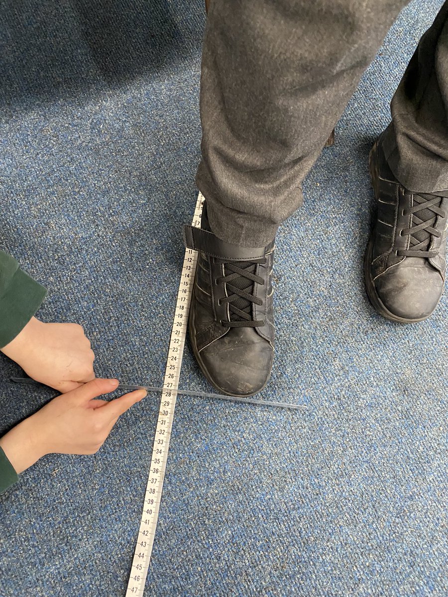 Year 3 had a busy morning measuring! 📏We learnt the words circumference, width and length! Well done Year 3 😀 @CastleBatchPSA @mrchambersyr5 @mrstayloryr5