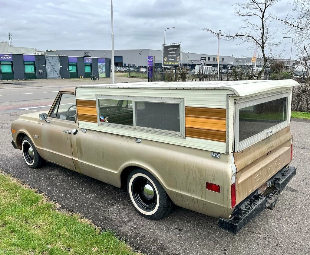 kmandei3's tweet photo. Who remembers having a "cool" Topper on their truck?
#TopperTuesday https://t.co/EkLfEObrJ9